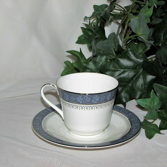 4 ROYAL DOULTON SHERBROOKE Fine Bone China Cups & Saucers H5009 Teacups lot #2 - Picture 3 of 6